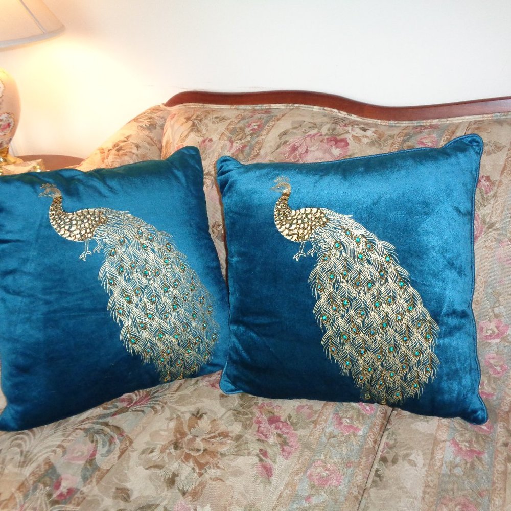 PIER ONE IMPORTS PAIR OF PEACOCK DECORATIVE ACCENT PILLOWS 17" X 17"